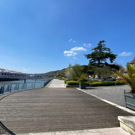 Pause En Seine- En Duplex Apartment *